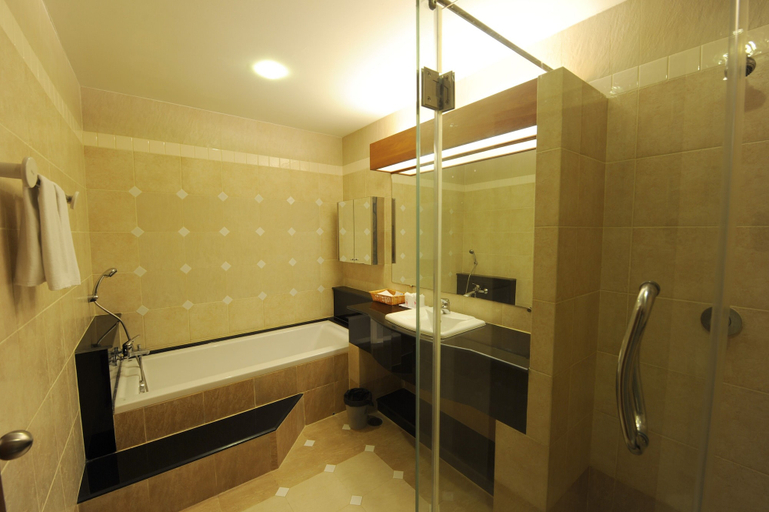 Bathroom 5, Whitehouse Condotel, Pattaya