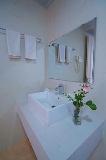 Bathroom 3, Osaka Hotel, Hạ Long