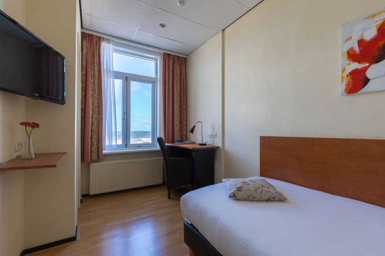 Bedroom 2, Fletcher Beachhotel Scheveningen, The Hague