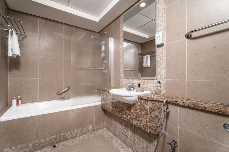 Bathroom 4, Nasma Holiday Homes - Sky Gardens, Dubai