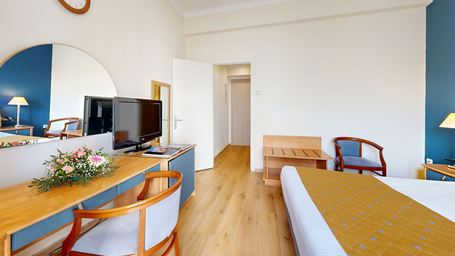 Bedroom 2, Lucy Hotel, Central Greece
