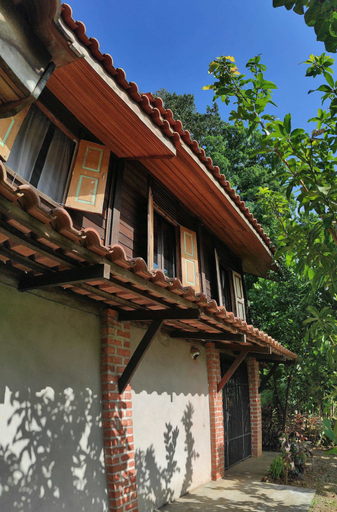 Exterior 17