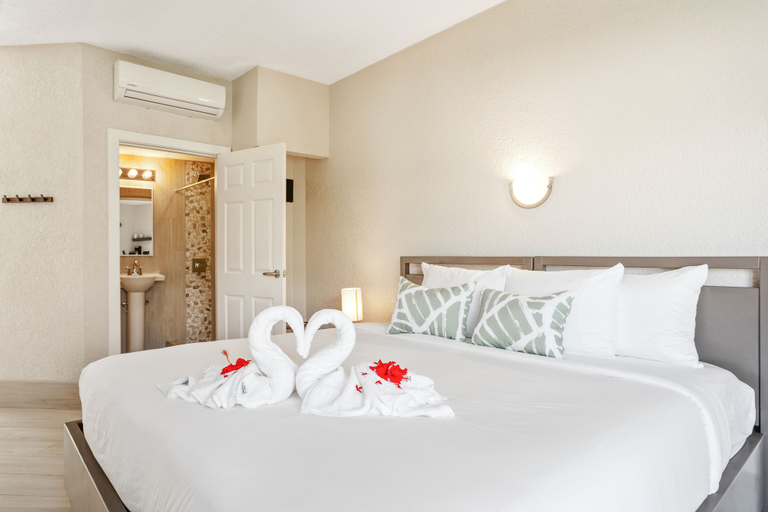 Bedroom 4, Bananas On The Beach