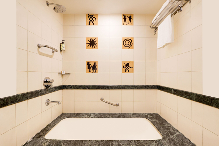 Bathroom 4, Lemon Tree Hotel, Indore, Indore