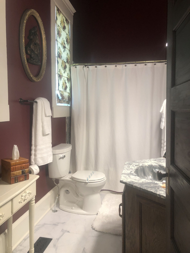 Bathroom 4, Ross Mansion Bed & Breakfast and Events, Forrest
