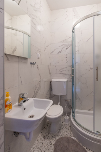 Bathroom 3, Studio Maha, Dubrovnik
