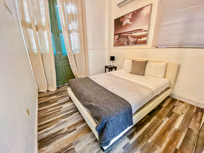 Bedroom, Gladiolas 1206