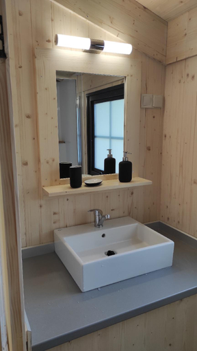 Bathroom 2, Cabanes Lacustra à l'Etang de la Ramade, Creuse