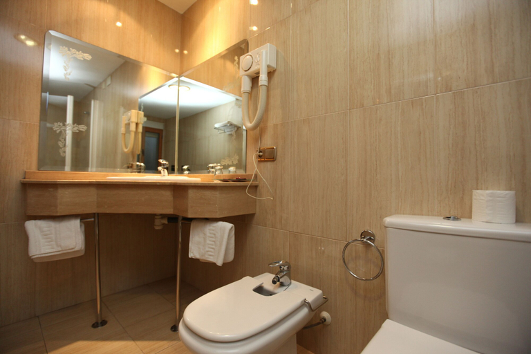 Bathroom 4, Hotel Anabel Baza, Granada