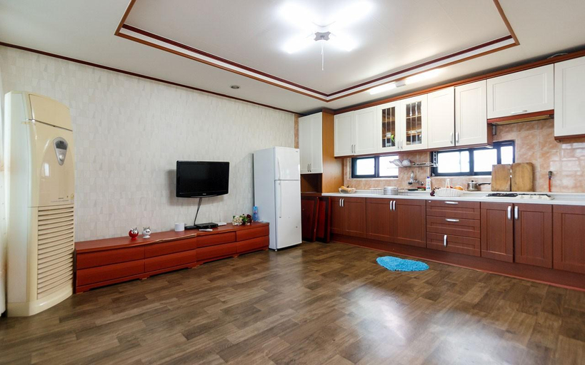 Others 5, Anmyeondo Taean Romance Pension, Taean