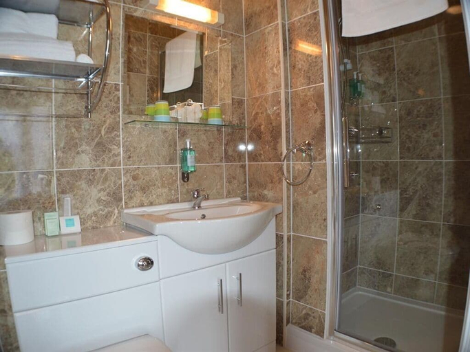 Bathroom 4, Diadem Hotel, Norfolk