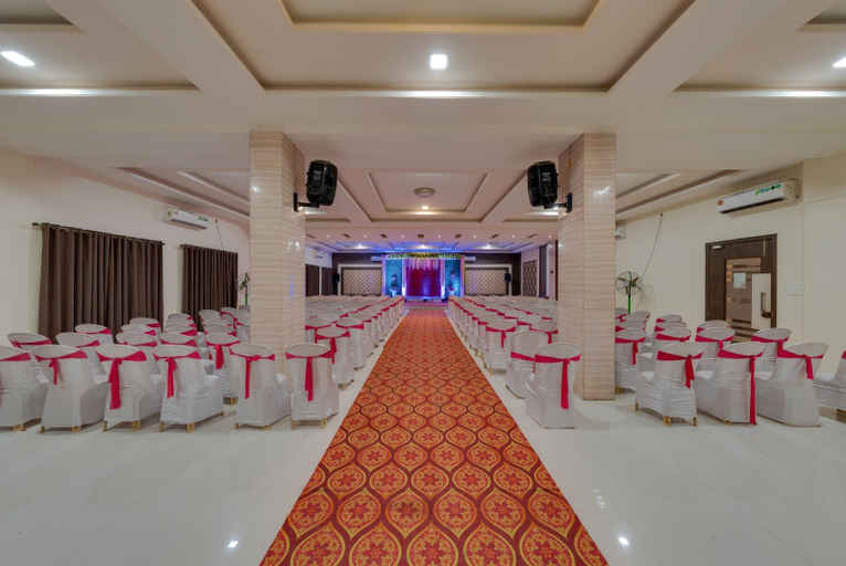 Others 4, Hotel Royal Palace, Satara