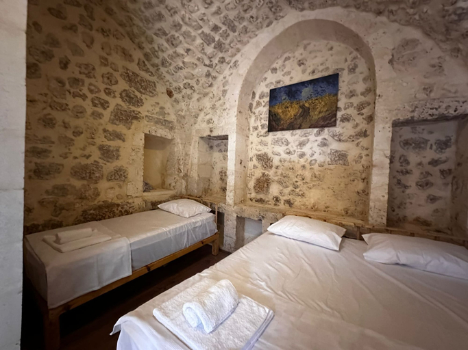 Bedroom 3, Petra Hotel & Coffee House, Merkez