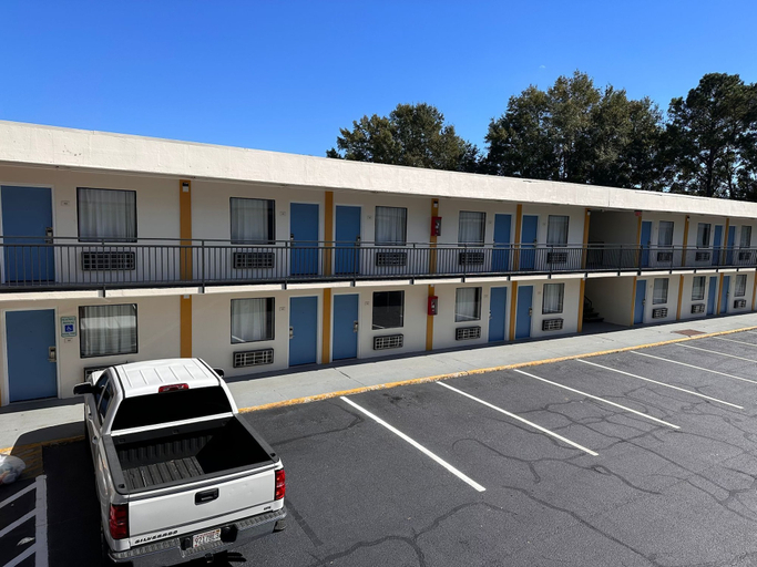 Exterior & Views, Lanett Inn, Chambers