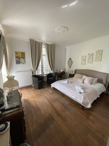 Bedroom 5, Vue du Château d'Excideuil, Dordogne