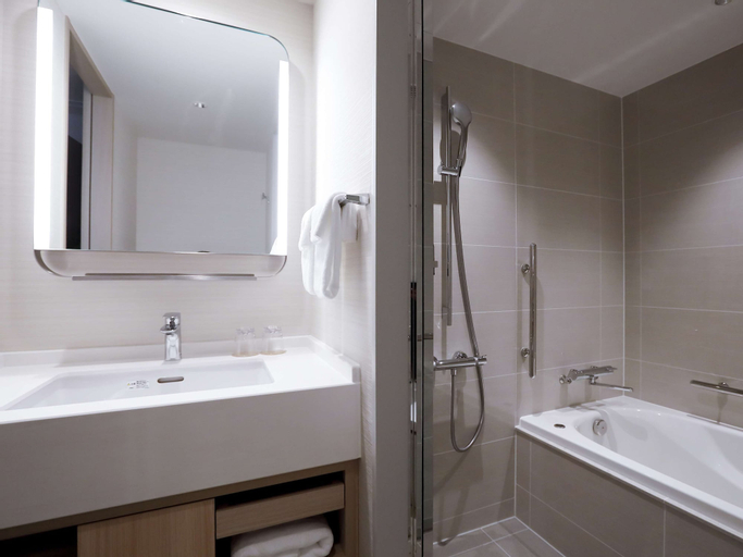 Bathroom 16