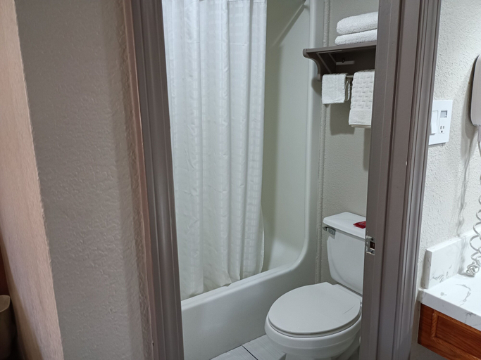 Bathroom 3, Americas Best Value Inn & Suites Alvin Houston, Brazoria
