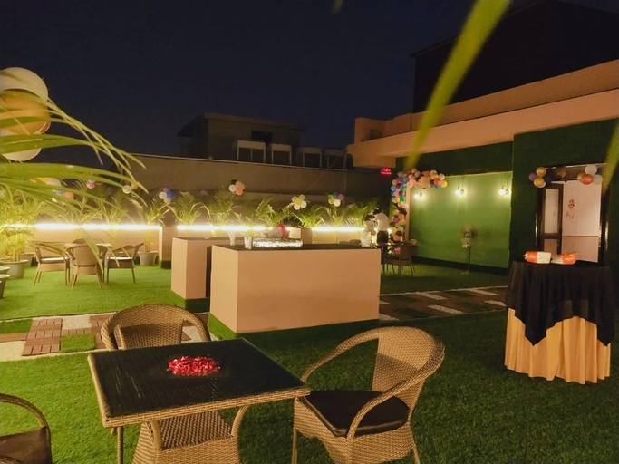 Food & Drinks 5, Hotel Rivlet by Carlton Suites, Delhi
