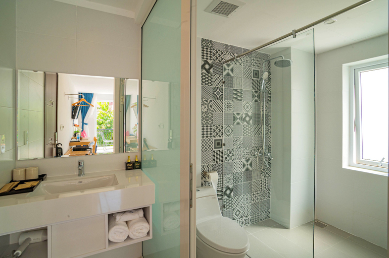 Bathroom 4, White House Central Villa, Da Nang