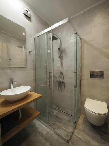 Bathroom 5, terra di pietra, Peloponnese