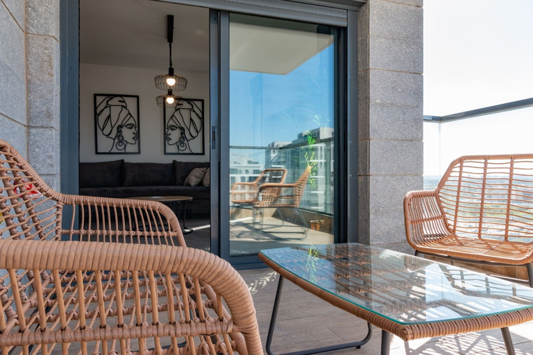 Others 3, Luxury APT 3 BR New Tower Parking
