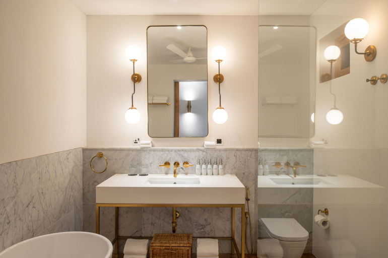 Bathroom 5, The Charleston, Galle Four Gravets