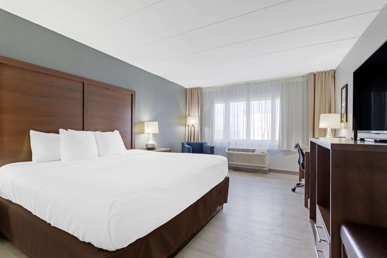 Bedroom 4, Clarion Hotel & Suites BWI Airport North, Anne Arundel