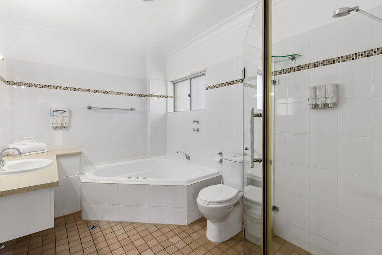 Bathroom 11