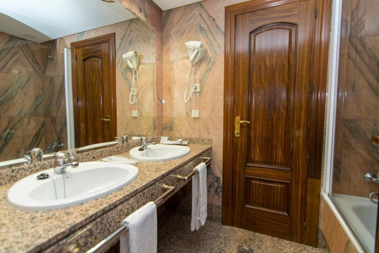 Bathroom 4, Europa Hotel, Albacete