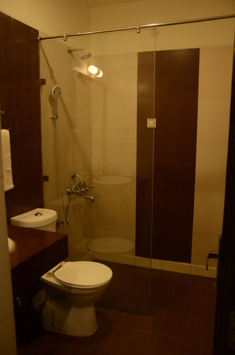 Bathroom 4, Van Durga Villas & Suites Katra, Reasi