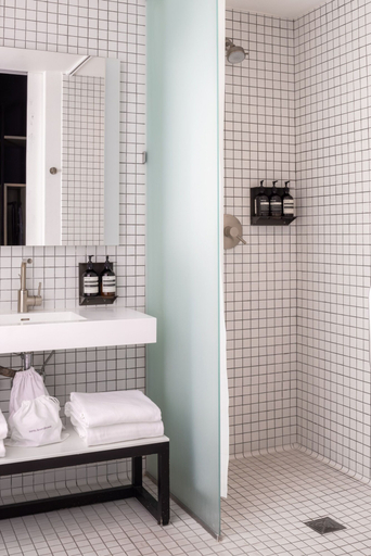 Bathroom 3, Hotel Saint George, Presidio
