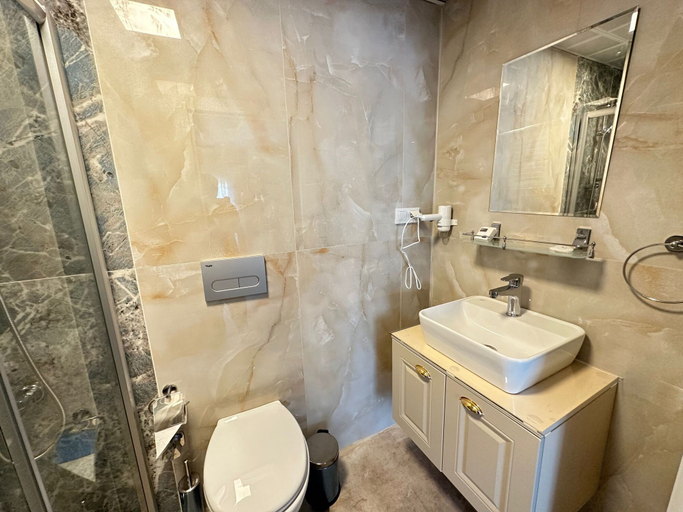 Bathroom 5, St945 Palas Otel, Konak