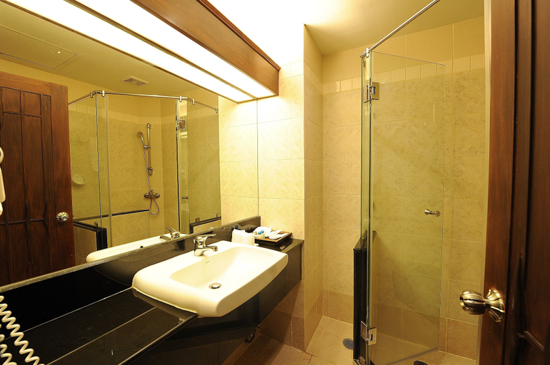Bathroom 5, Whitehouse Condotel, Pattaya