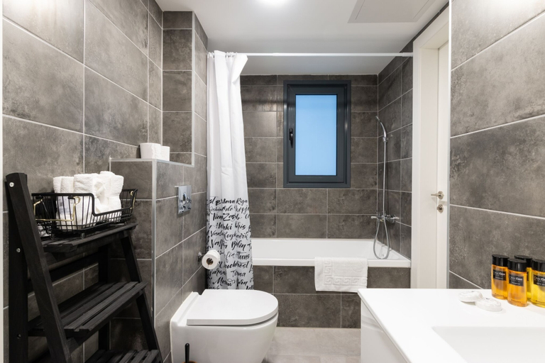 Bathroom 2, Luxury APT 3 BR New Tower Parking