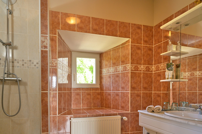 Bathroom 5, Domaine du Vidal, Corrèze