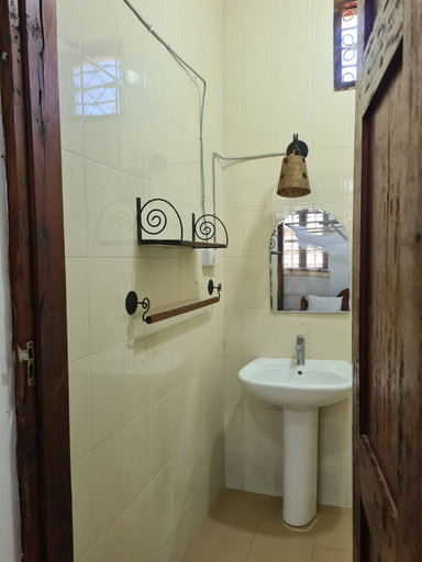 Bathroom 3, Sulkhan Serviced Apartment, Magharibi
