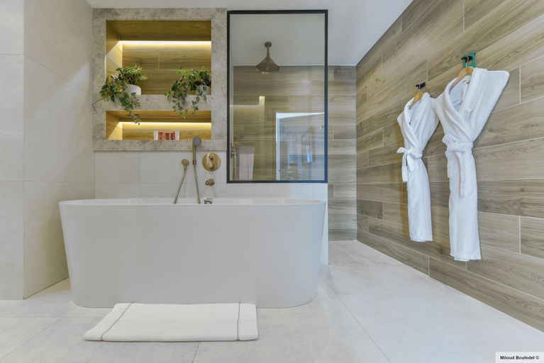 Bathroom 5, Golden Tulip Lyon Ouest Techlid - Hotel and Spa, Rhône