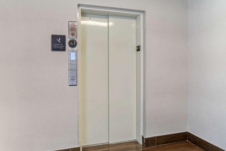 Others 5, Comfort Inn Plainwell, Allegan
