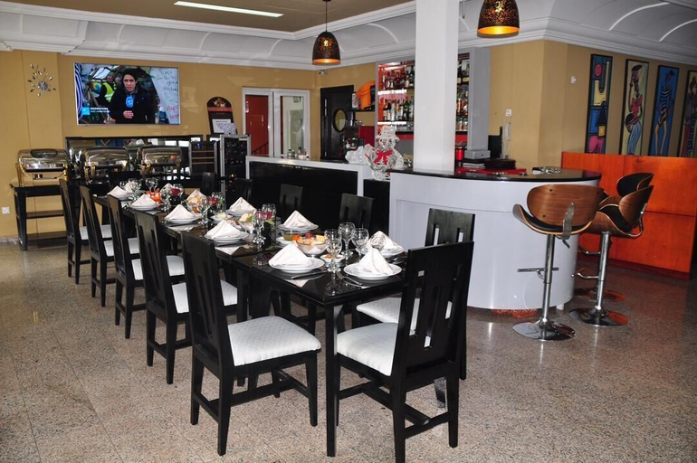 Food & Drinks 5, Futuris Hotel, Wouri