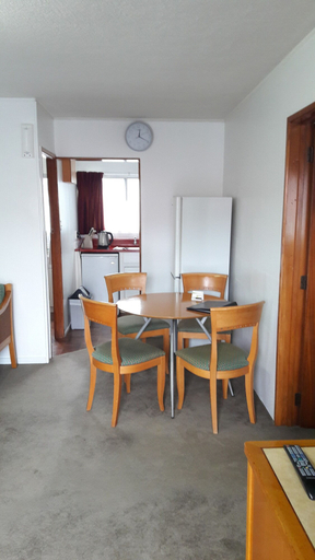 Others 5, New Haven Motel, Waitakere