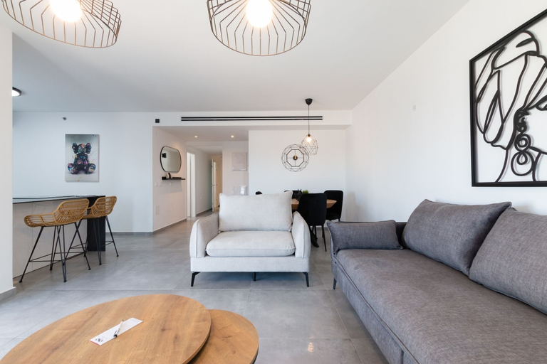 Others 5, Luxury APT 3 BR New Tower Parking