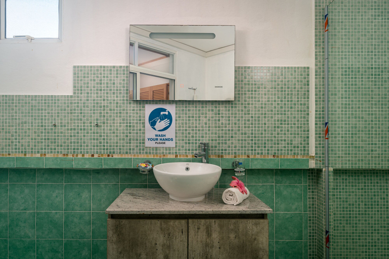 Bathroom 4, 340 Mountain View Apartments