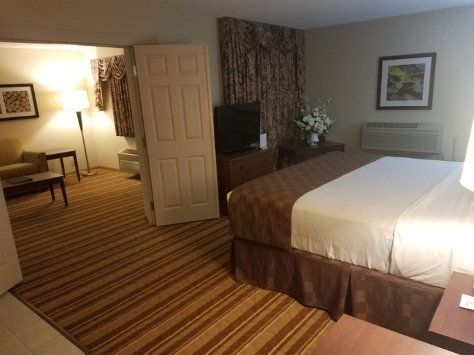 Bedroom 4, Rock Island Inn & Suites Marshalltown, Marshall