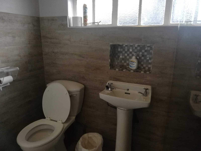 Bathroom 4, Treehouse on Maple, City of Johannesburg