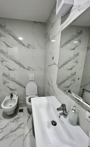 Bathroom 4, Ocean 27, Durrësit