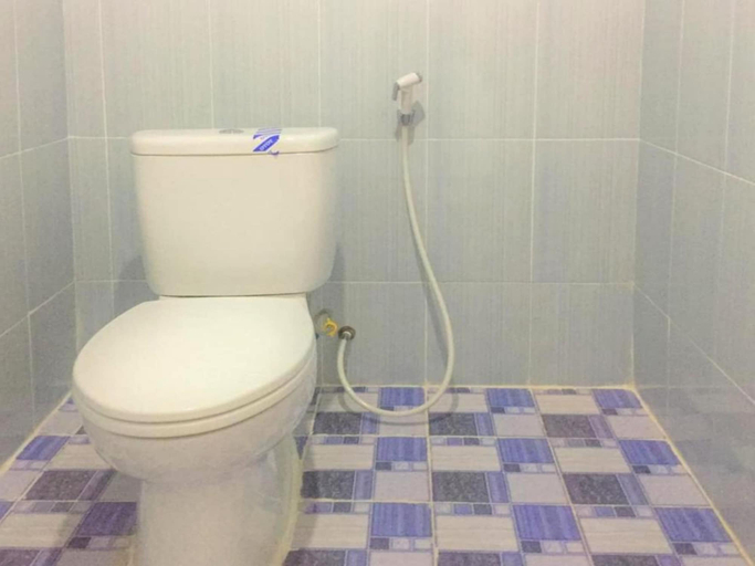 Bathroom, OYO 93169 Bnb Homestay, Makassar