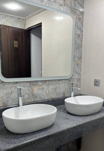 Bathroom 3, Grand Hotel Kapan