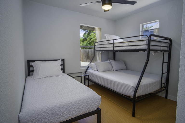 Bedroom 3, Serene 2br/1ba Residence in Peaceful San Antonio, Bexar