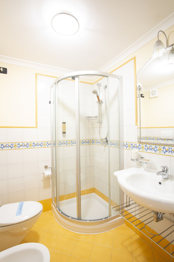 Bathroom 5, Quartuccio - Albergo Diffuso, Latina