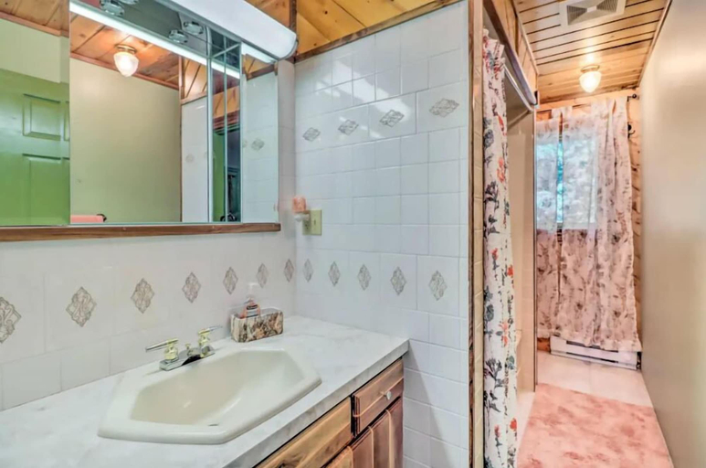 Bathroom 3, The Village at Houser's Crossing, Schuylkill